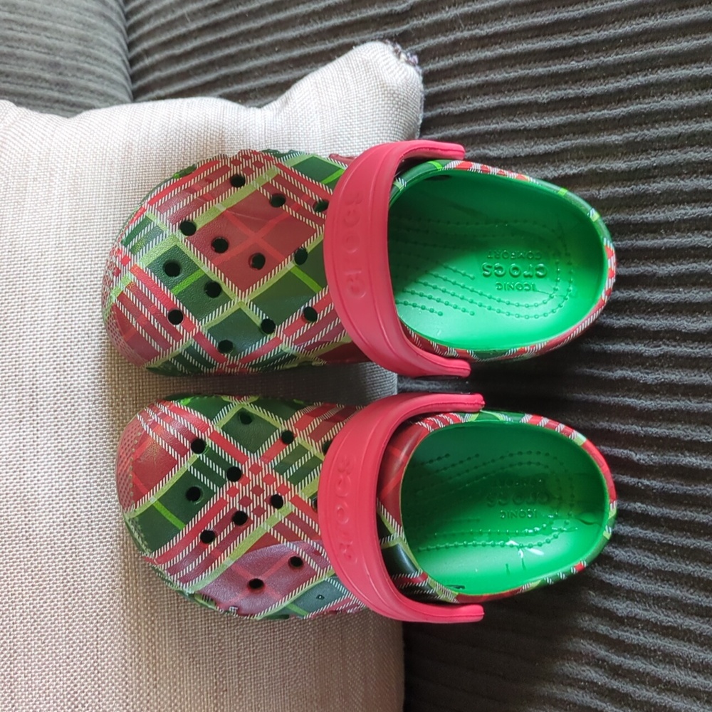 Plaid Print CROCS - Picture 3 of 4